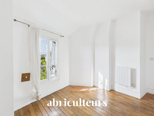 2/3 pièces 37 m² à Nation<span></span>Dernier étage vue toits<span></span>Refait à neuf<span></span>Paris 12