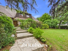 Superbe Propriété Familiale de charme de 310 m² avec piscine et magnifique jardin arboré – Yerres (91)