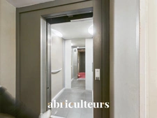 Appartement avec balcon dans immeuble récent à Bois-Colombes