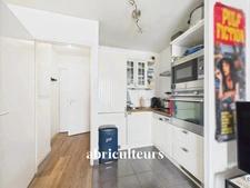 Appartement avec balcon dans immeuble récent à Bois-Colombes