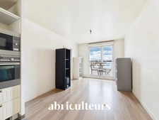 Appartement avec balcon dans immeuble récent à Bois-Colombes