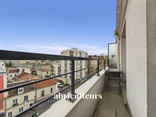 Appartement avec balcon dans immeuble récent à Bois-Colombes