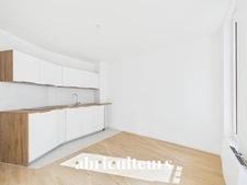 Charmant Appartement T2 rénové avec prestations de qualité dans le 18ème arrondissement