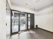 Appartement avec balcon dans immeuble récent à Bois-Colombes