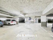 Appartement avec balcon dans immeuble récent à Bois-Colombes