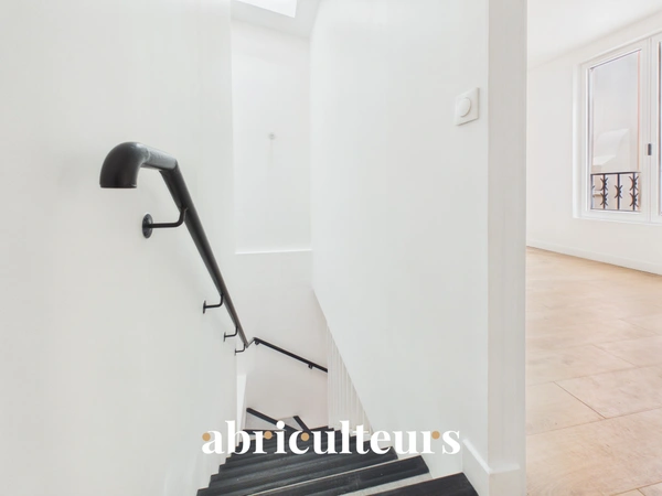 Beau duplex "esprit maison" rénové et confortable au cœur du 18ᵉ arrondissement