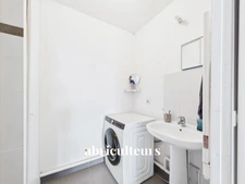 Appartement avec balcon dans immeuble récent à Bois-Colombes