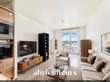 Appartement avec balcon dans immeuble récent à Bois-Colombes