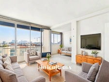 Luminosité et Calme – 4 Pièces de 89 m² à Rénover au Dernier Étage – Levallois / Paris 17ᵉ