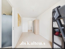 Appartement avec balcon dans immeuble récent à Bois-Colombes