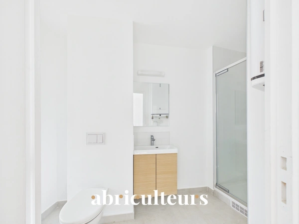 Bel appartement rénové et lumineux dans un quartier recherché du 18ème arrondissement