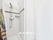 Appartement avec balcon dans immeuble récent à Bois-Colombes