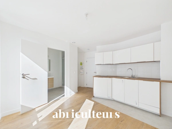 Bel appartement rénové et lumineux dans un quartier recherché du 18ème arrondissement