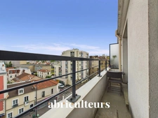Appartement avec balcon dans immeuble récent à Bois-Colombes