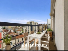 Appartement avec balcon dans immeuble récent à Bois-Colombes