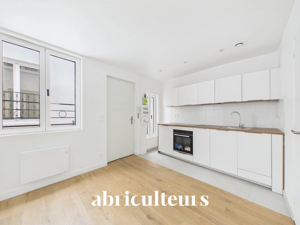 Beau duplex "esprit maison" rénové et confortable au cœur du 18ᵉ arrondissement