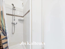 Appartement avec balcon dans immeuble récent à Bois-Colombes