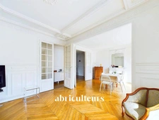 Superbe appartement lumineux au dernier étage de 86m2 avec balcon