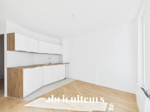 Bel appartement rénové et lumineux dans un quartier recherché du 18ème arrondissement