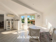 Lauris<span></span>Maison 170 m² à réinventer sur terrain de 2.4 ha avec foret<span></span>Vue dégagée