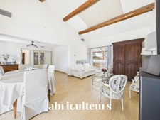Lauris<span></span>Maison 170 m² à réinventer sur terrain de 2.4 ha avec foret<span></span>Vue dégagée