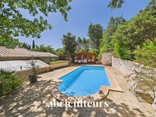 Lauris<span></span>Maison 170 m² à réinventer sur terrain de 2.4 ha avec foret<span></span>Vue dégagée