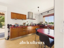 Lauris<span></span>Maison 170 m² à réinventer sur terrain de 2.4 ha avec foret<span></span>Vue dégagée