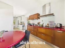 Lauris<span></span>Maison 170 m² à réinventer sur terrain de 2.4 ha avec foret<span></span>Vue dégagée