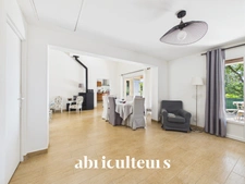 Lauris<span></span>Maison 170 m² à réinventer sur terrain de 2.4 ha avec foret<span></span>Vue dégagée
