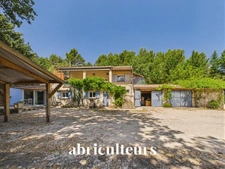Lauris<span></span>Maison 170 m² à réinventer sur terrain de 2.4 ha avec foret<span></span>Vue dégagée