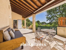 Lauris<span></span>Maison 170 m² à réinventer sur terrain de 2.4 ha avec foret<span></span>Vue dégagée