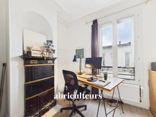 Rue des Batignolles : 3 Pièces au Dernier Étage avec Ascenseur