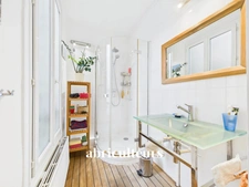 Rue des Batignolles : 3 Pièces au Dernier Étage avec Ascenseur