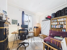 Rue des Batignolles : 3 Pièces au Dernier Étage avec Ascenseur