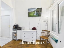 STUDIO AVEC PARKING RARE<span></span>INVESTISSEMENT D’EXCEPTION MARAIS 17 m²<span></span>EMPLACEMENT PREMIUM