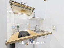 STUDIO AVEC PARKING RARE<span></span>INVESTISSEMENT D’EXCEPTION MARAIS 17 m²<span></span>EMPLACEMENT PREMIUM
