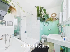 Spacieuse maison familiale de 230 m²<span></span>7 chambres<span></span>Garage<span></span>Pompe à chaleur<span></span>Quartier Procé