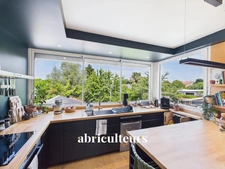 Maison en copropriété de 88,7m2 au sol (71m2 carrez) <span></span>Rénovation de 2021<span></span>Jardin privatif de 168m2 <span></span>Garage<span></span>3 caveaux<span></span>Entre Chantenay et Zola