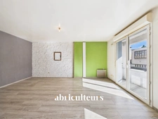 Bel appartement de 66,49m2<span></span>Construction de 2002<span></span>DPE C<span></span>Ascenseur<span></span>2 chambres<span></span>balcon<span></span>1 Box double<span></span>Local à vélo<span></span>Nantes<span></span>10 rue Babonneau