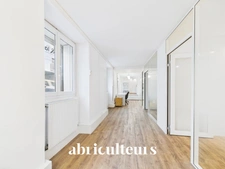 Bureau de 64m2<span></span>3 bureaux et 1 open space<span></span>1 espace cuisine<span></span>WC et douche<span></span>Dépendance<span></span>98 rue Jean Fraix<span></span>Rezé