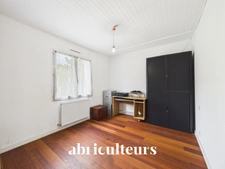 Maison de plain pied de 140m2<span></span>1000m2 de terrain<span></span>4 Chambres<span></span>Terasses<span></span>5 parkings<span></span>Pompe à chaleur et panneaux solaires<span></span>Saint-Jean-de-Boiseau