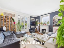 Spacieuse maison familiale de 230 m²<span></span>7 chambres<span></span>Garage<span></span>Pompe à chaleur<span></span>Quartier Procé