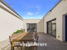 Maison familliale de 2008 - Excellent état - DPE C - 3 chambres - Un bureau - 2 terrasses - 1 garage et 2 parkings - Nantes Erdre