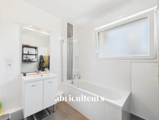 Bel appartement de 63,55m2 - Construction de 2013 - Excellent état  - DPE C - 2 chambres - Un balcon - Une buanderie - 2 parkings - 38 rue Jean-Claude Maisonneuve - Couëron