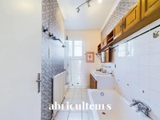 Grande maison à rénover <span></span> 8 pièces<span></span>6 chambres et 1 bureau<span></span>Studio indépendant<span></span>Mairie de Chantenay