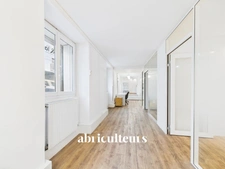 Bureau de 64m2 - 3 bureaux et 1 open space - 1 espace cuisine - WC et douche - Dépendance - 98 rue Jean Fraix - Rezé