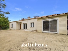 Maison de plain pied de 140m2<span></span>1000m2 de terrain<span></span>4 Chambres<span></span>Terasses<span></span>5 parkings<span></span>Pompe à chaleur et panneaux solaires<span></span>Saint-Jean-de-Boiseau