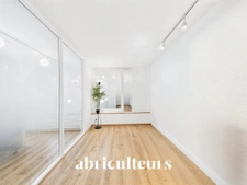 Bureau de 64m2<span></span>3 bureaux et 1 open space<span></span>1 espace cuisine<span></span>WC et douche<span></span>Dépendance<span></span>98 rue Jean Fraix<span></span>Rezé