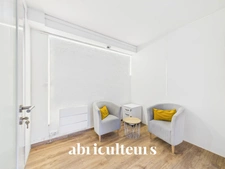 Bureau de 64m2<span></span>3 bureaux et 1 open space<span></span>1 espace cuisine<span></span>WC et douche<span></span>Dépendance<span></span>98 rue Jean Fraix<span></span>Rezé