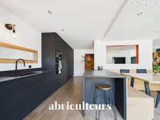 Grande maison d'architecte de 219M2<span></span>DPE C<span></span>Jardin<span></span>5 chambres<span></span>Mobilier sur-mesure<span></span>Un garage/buanderie<span></span>2 parking<span></span>Rezé<span></span>Rue de l’Aérodrome